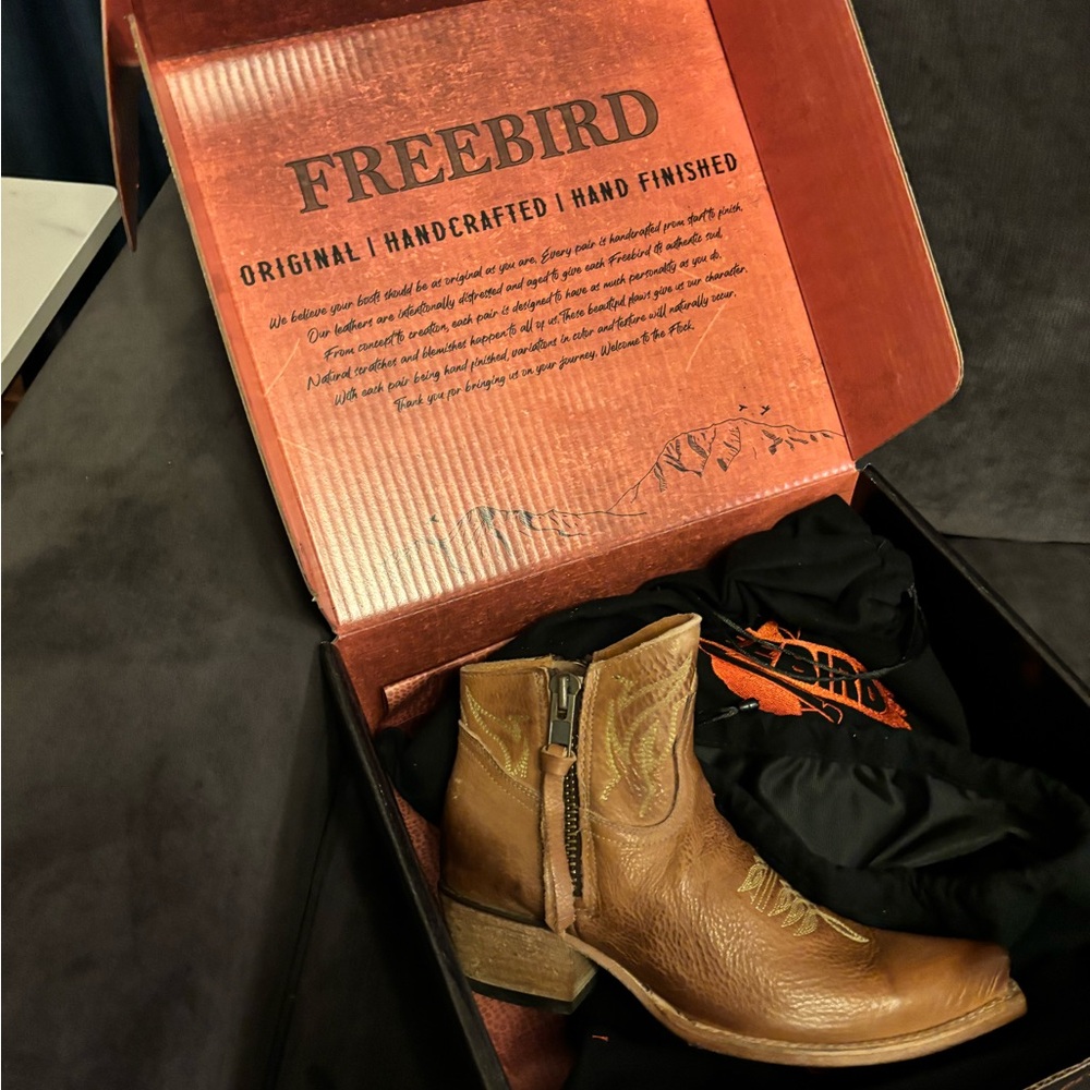 Freebird Wheat Wolfie boots -Brand new!